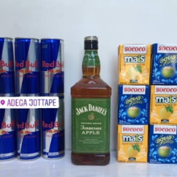 Combo Jack Daniel’s Maçã + Red Bull – 6 Red Bulls + 6 Gelos