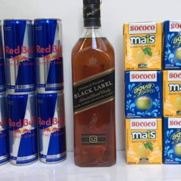 Combo Johnnie Walker Black Label + 6 Red Bulls + 6 Gelos